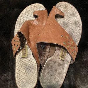 Tsubo brown leather SZ 8 Sandals
